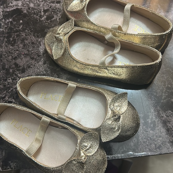 The children’s Place toddler girl gold flat size 7 worn once - Picture 3 of 3